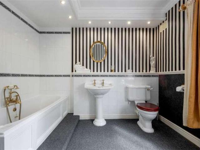 4 bed house for sale