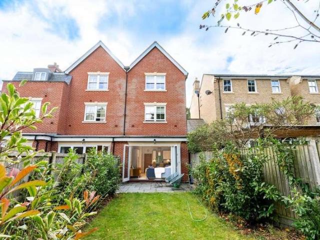 4 bed house for sale