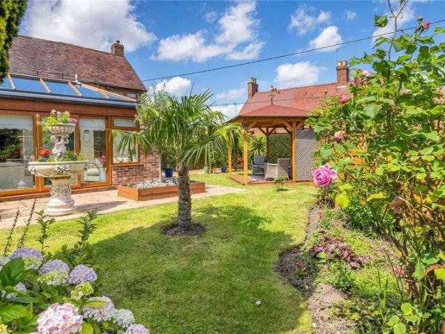 4 bed house for sale