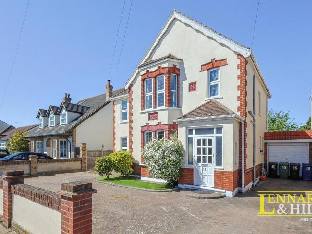 4 bed house for sale