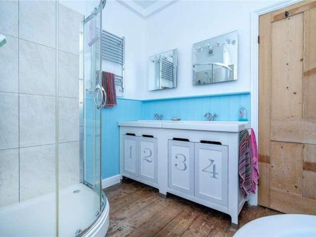 4 bed house for sale