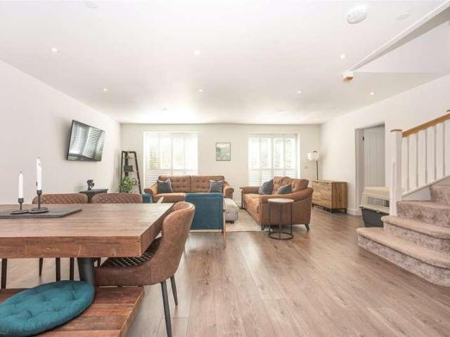 4 bed house for sale