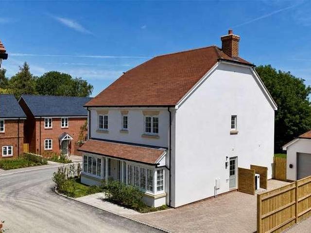 4 bed house for sale