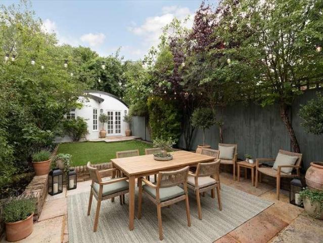 4 bed house for sale