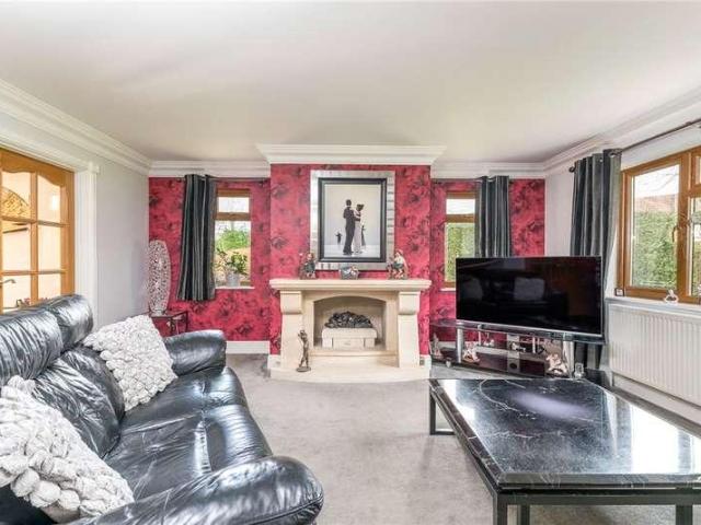 4 bed house for sale