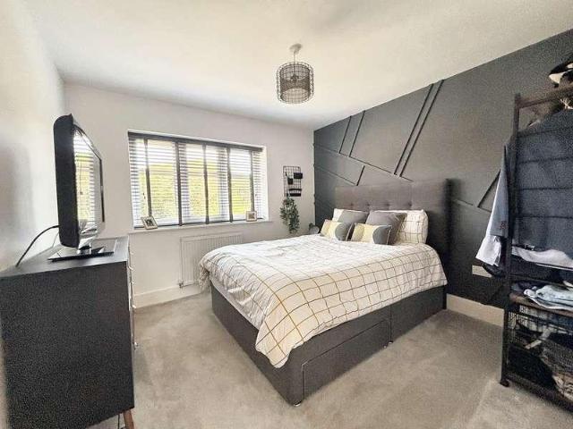 4 bed house for sale
