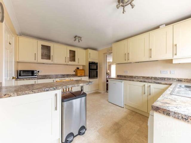 4 bed house for sale