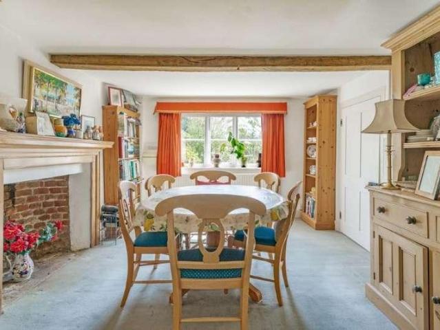 4 bed house for sale
