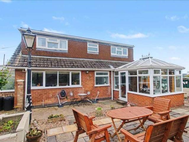 4 bed house for sale