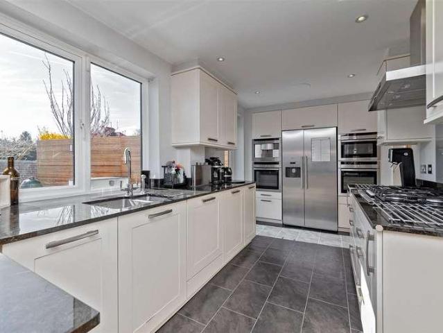 4 bed house for sale
