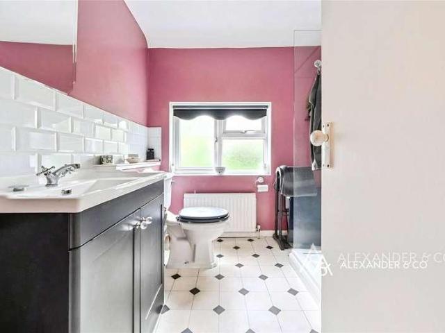 4 bed house for sale