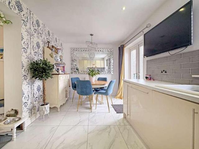 4 bed house for sale