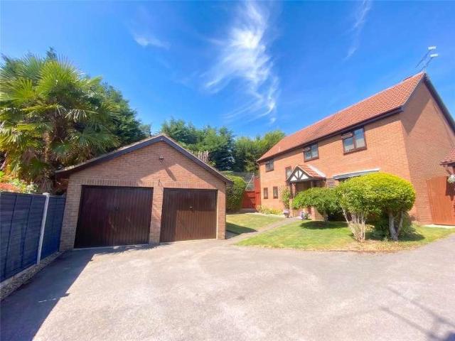 4 bed house for sale