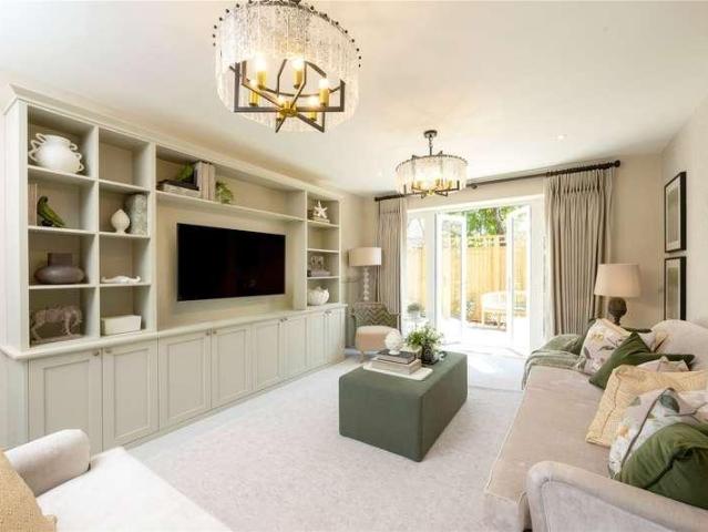 4 bed house for sale