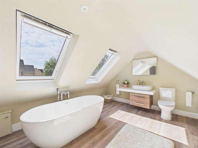 4 bed house for sale