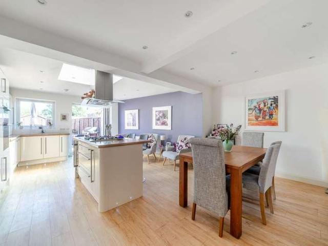 4 bed house for sale