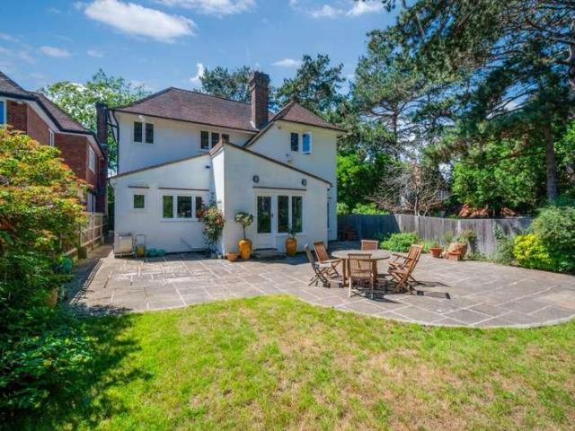 4 bed house for sale
