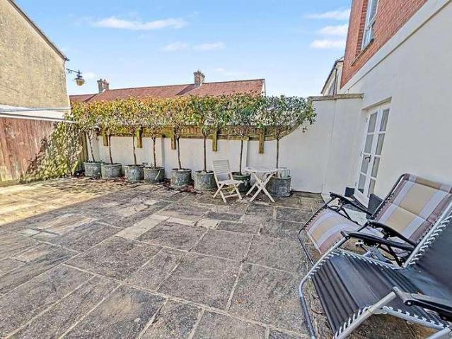 4 bed house for sale