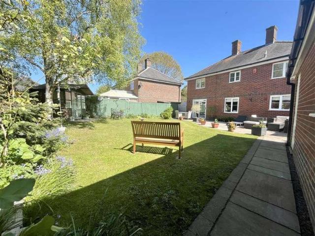 4 bed house for sale