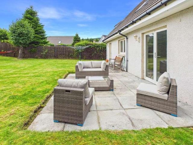4 bed house for sale