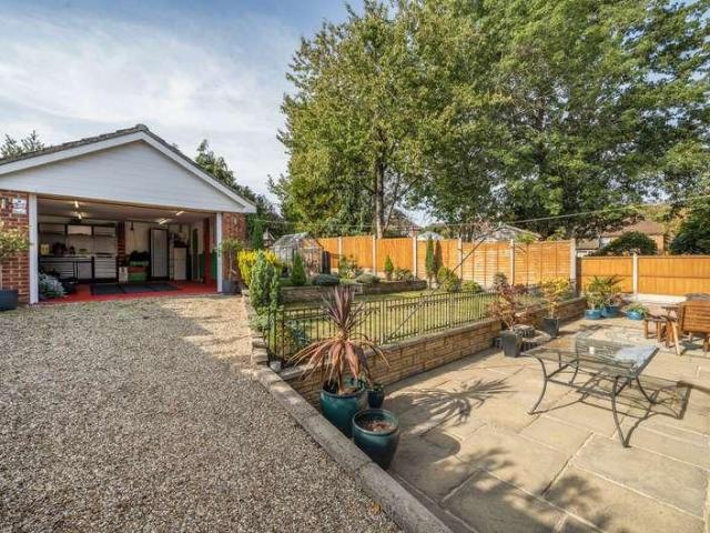 4 bed house for sale