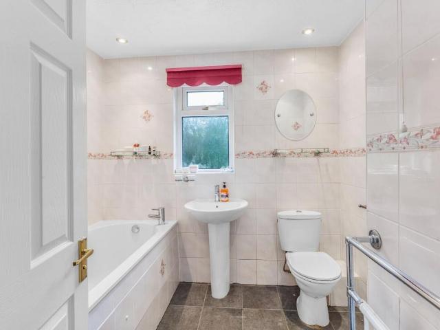 4 bed house for sale