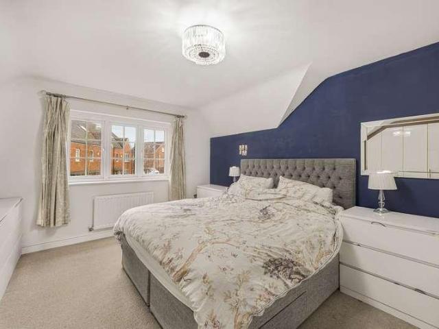 4 bed house for sale