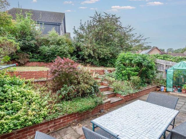 4 bed house for sale