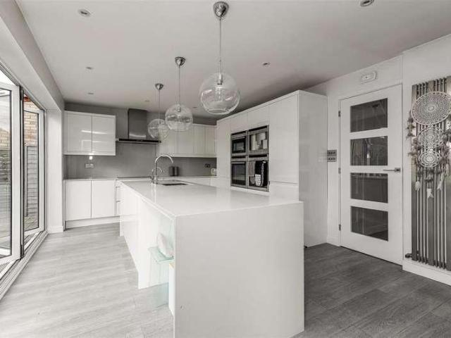 4 bed house for sale