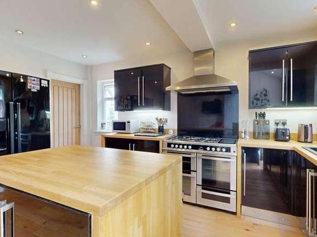 4 bed house for sale