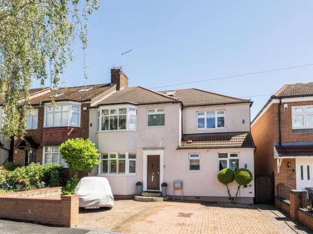 4 bed house for sale