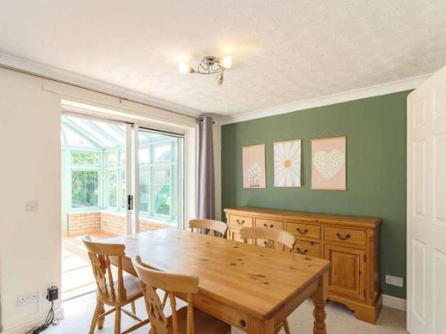 4 bed house for sale