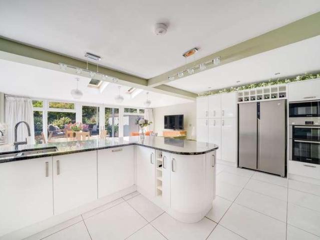 4 bed house for sale