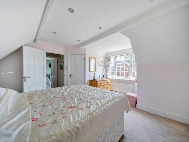 4 bed house for sale