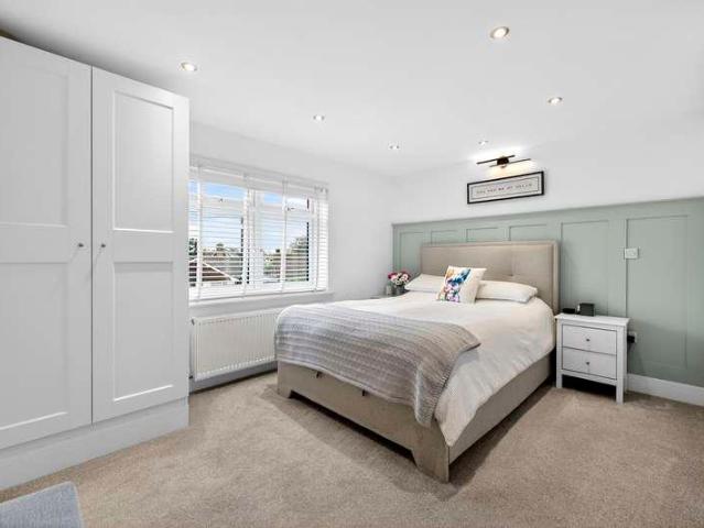 4 bed house for sale