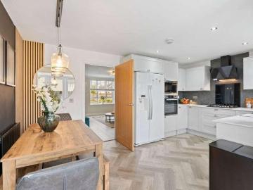 4 bed house for sale