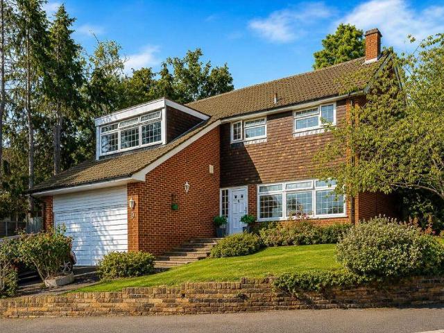 4 bed house for sale