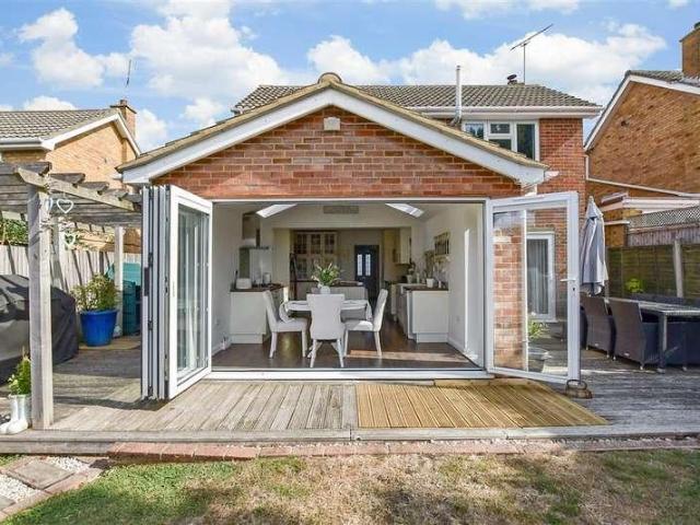 4 bed house for sale
