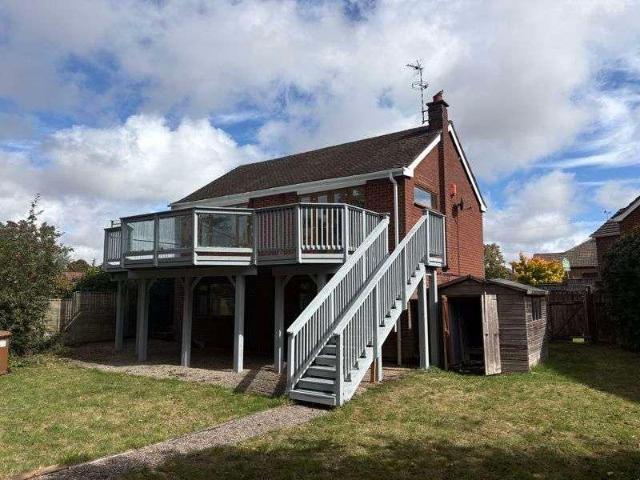 4 bed house for sale
