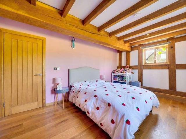 5 bed house for sale