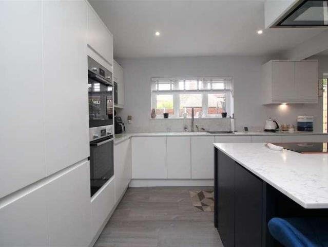 4 bed house for sale