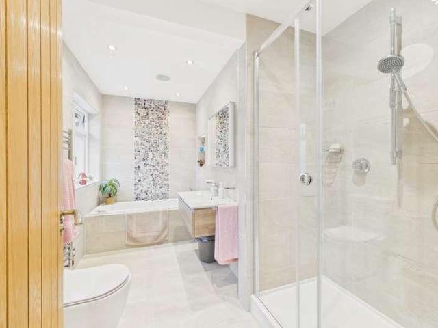 4 bed house for sale