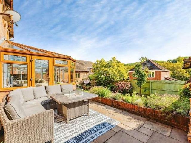 4 bed house for sale