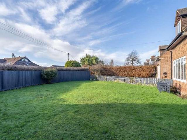 4 bed house for sale