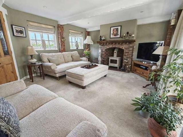 4 bed house for sale