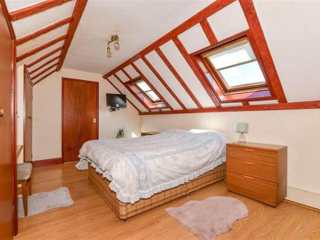 4 bed flat for sale