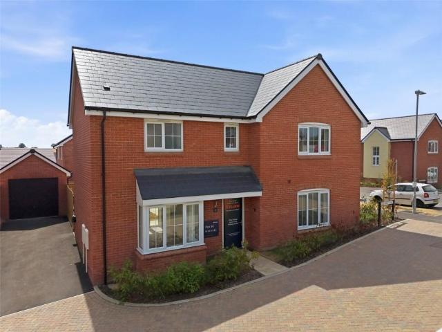 4 bed house for sale