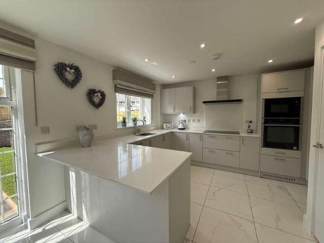 4 bed house for sale
