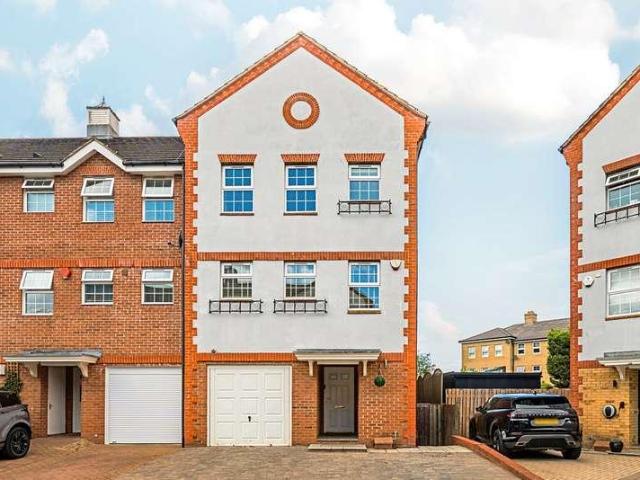 4 bed house for sale