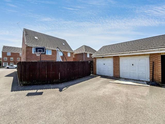 4 bed house for sale